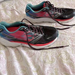 SKETCHERS sneakers - size 6.5